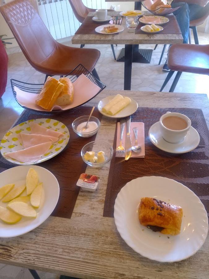 El Refugio Bed & Breakfast Villarrobledo Luaran gambar